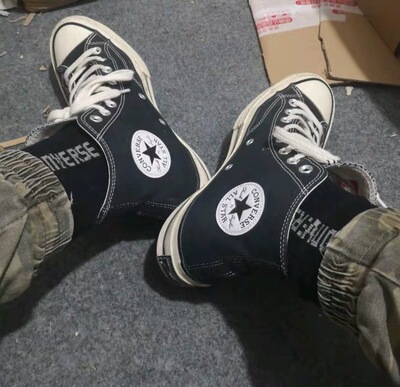 店主态度很好，物流很快，鞋子穿着很舒服，图片与实物一样。就是鞋底有点滑，其余的都非常不错啦！下次还会来买的，是正品的呢没有任何问题