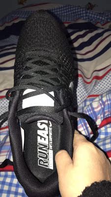 鞋子收到了,感谢卖家送的小礼物,儿子很喜欢! 鞋子收到了,感谢卖家送的小礼物,儿子很喜欢!