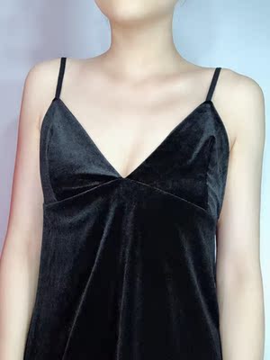 质量出乎意料的好，剪裁完美，穿起来超级显身材，好看极了，关键是料子很舒服，物有所值，打算再买一件其他颜色的，