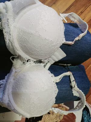 很少女心 下厚上薄 质量也不错 穿起来挺好的