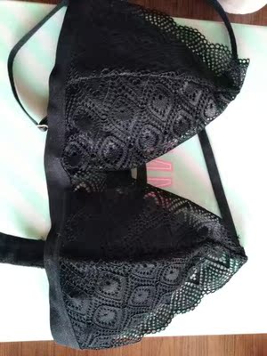 哈哈哈哈，性感蕾丝，不过穿这个胸真的平，不过本来也没有&hellip;面料做工感觉都很不错，非常nice啊