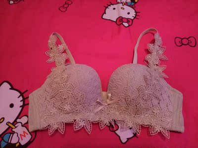 内衣收到了，款式很好看，少女心啊，很喜欢这种款式，穿上很舒服，聚拢效果很棒，不错。