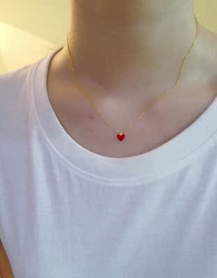 童鞋们！！半~价买滴哟！公?总~号搜：【朵七七】再去买，超级棒！！！！排在最上面的那个才是哦！！包装很精美，卖家态度特别好，包装很用心，还顺丰来的，包装也很精致哦，和朋友国外带回来的一样，拿到手里就感觉质量做工都不错，我戴了好几天才来评价的，做工挺精细，包装很上档次。质量非常的好，是正品。质量也很好项链很漂亮，戴上很显气质，项链很好看，戴着美美哒，