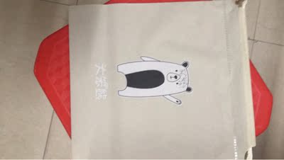 宝贝收到了，回家后马上试了一下挺满意的，质量很好穿着也很舒服，薄薄的很贴身挺适合热天搭的一些衣服，还送一个可爱的袋子哦