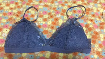 质量不错，蕾丝很柔软，穿着很舒服，一直喜欢薄的三角杯，款式正是我喜欢的，很满意这次的购物！