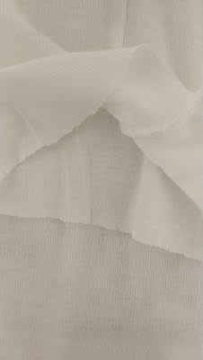 这个很薄啊，有点透啊穿着。领子那里没有封口，容易开线&hellip;&hellip;