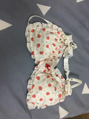 东西很舒服啦啦啦啦是像丝那样滴~~然后表扬客服！！！因为国庆改了地址啥的客服也不耐烦帮我解决！！好评！！