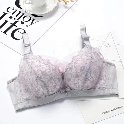 快递很给力，衣服也很漂亮，不错哦，好评