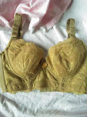 内衣的质感特别好，肩带上还有按摩粒，主要也是穿起来舒服，背带宽度大，不嘞肉，我是很用心评论的，店家以后要给我优惠哦！嘻嘻