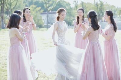 甩掉了平常被内衣勒住的不爽感觉，这下可以自由自在了，很轻盈，却是穿着不会觉得胸部下垂，挺拔效果好。特意蹦哒几下都没事 穿上露背装太有型了，材质很好，很喜欢，软软的。