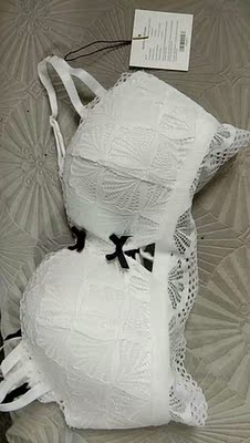 让客服改了白色的！无钢圈穿着很喜欢！质量好