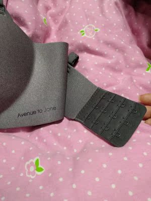 很划算很舒服的质量，喜欢这种一片式内衣，舒服简单，还很好看，还打理，喜欢😍