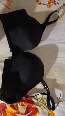 非常聚拢，效果很好，非常棒，舒适又贴合度高，很喜欢的一款内衣，特别适合外扩的妹子，性感材质好，美美哒。