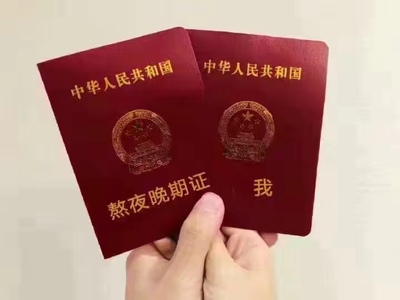 每次确定收货后，偶都会默认好评接着把星星填满，偶觉得这是个好习惯，每当看到:亲，您的评价对别的买家有很大帮助时，偶就发誓一定要做个好评专业户去好好帮助别的买家。马云大叔都说了，给好评的买家都是好买家哈。老板，临走之前再悄悄告诉你一个小秘密，偶已经把你的店铺收藏起来啦！如果别的买家因此而找不到，你可不要怪我哟&hellip;&hellip;。