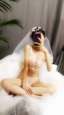买来结婚穿的，等收货的过程有点漫长，但是感觉很值，内衣很好看，穿起来很舒服，聚拢超级好，很意外没有海绵的内衣能出这种效果