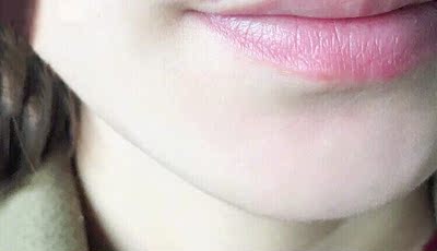 效果还可以,一直在用这款。一个疗程用在腋下,嘴唇,黑色素淡化了,皮肤都变粉嫩粉嫩的,不油腻不过敏。又回购一疗用在下面,大腿内侧,黑黑的自己看着都不舒服。 效果还可以,一直在用这款。一个疗程用在腋下,嘴唇,黑色素淡化了,皮肤都变粉嫩粉嫩的,不油腻不过敏。又回购一疗用在下面,大腿内侧,黑黑的自己看着都不舒服。