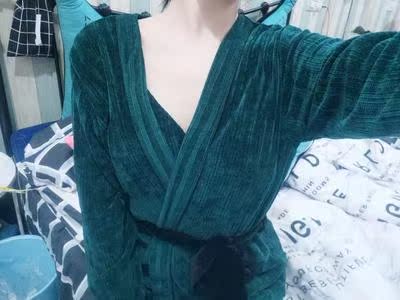 睡衣收到了，面料摸着很舒服，尺码大小合适，穿上既好看又舒适，下水不变形，小性感，真是高端大气上档次，低调奢华有内涵