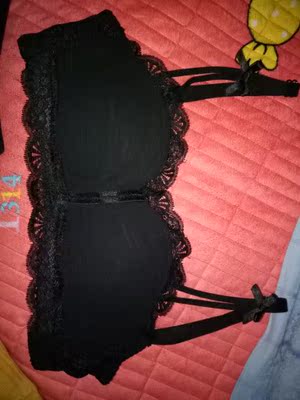 宝贝挺漂亮的,小胸也可以有沟沟,建议买34的,因为我买的有点小。喜欢哦。❤ 宝贝挺漂亮的,小胸也可以有沟沟,建议买34的,因为我买的有点小。喜欢哦。❤