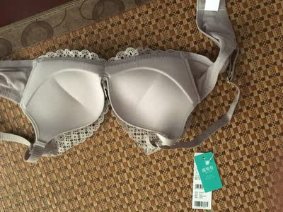 收到好几天了，摸起来还是蛮软的，墨绿色应该比灰色更好看，试穿了一下，感觉有一点点小，但是很聚拢，整体效果还是不错