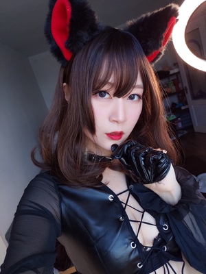 这套意外的超酷！裤子弹力大！我胖也能穿的进去！感动哭，就是皮的不透气穿一会都是汗