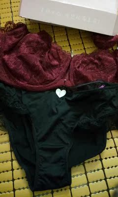 送的内裤很好，内衣也很好希望把他改成宽肩带，大胸的妹子懂！