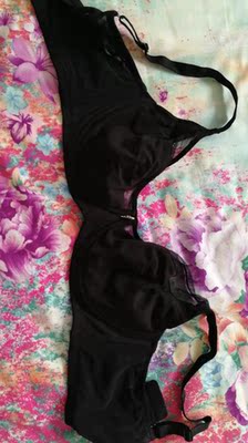 大胸妹子能买到一款适合自己的内衣那简直是太难啦，之前在网上也买过，但是都不合适，这次也是抱着试一试的心态买来的，结果收到啦没有失望，面料很舒服，钢圈是那种软的，大小也特合适，穿着还是非常舒服的，大胸妹子都可以试试！