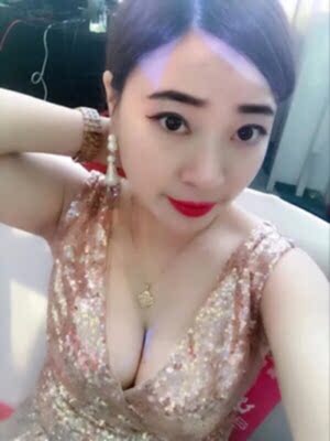 刚刚收到宝贝，看上去质量棒棒哒，很有手感，这个周末拍婚纱照刚好能够用得上。客服态度非常好～的确可以打满分，不怕店家骄傲哈哈，已经介绍给身边的闺蜜啦，比她之前在店里买的要便宜很多而且质量还好一些，以后我会经常光顾哒～小姐妹都已经购买了，最主要价格很合理，质&nbsp;&nbsp;&nbsp;量又非常好，值得再去购买推荐的。~物流也比较快，前一天下午拍的，第二天晚上就到了，宝贝也很不错，值得拥有，