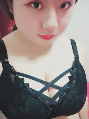 超级喜欢！包装完美！还送了一排扣！真心好看。我还的选俩个 😁😁