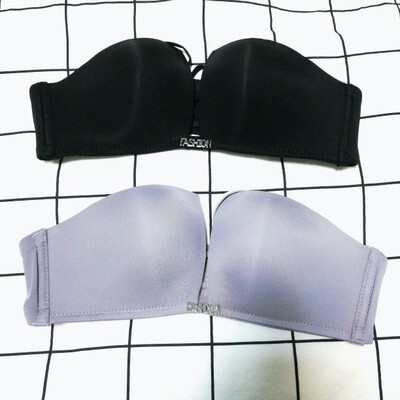 一款无钢圈很聚拢的内衣，穿着很舒服，没有钢圈勒的感觉，很小女生的一款，大胸小胸都能hold住，所以女神们不用担心会空杯的状况，穿上聚拢情很好哦，穿露肩的衣服很合适的，以后内衣就选这家了 没让我失望～会推荐的哦