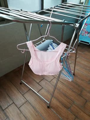 棉的确实真的是棉的,粉红色的也好看,好嫩啊,胸前还有蕾丝,没有穿过这种款式的,冬天听说穿这个舒服,睡觉不用脱,比其他的店有一点小贵,里面的海绵可以拆下来,如果穿的好会再回购一件换洗 棉的确实真的是棉的,粉红色的也好看,好嫩啊,胸前还有蕾丝,没有穿过这种款式的,冬天听说穿这个舒服,睡觉不用脱,比其他的店有一点小贵,里面的海绵可以拆下来,如果穿的好会再回购一件换洗