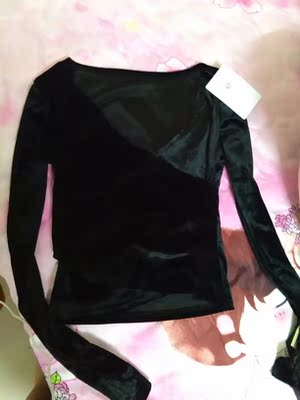 我能说这个小码有点偏小吗？穿着身上好紧。需要下手的宝宝还是买大一码吧！