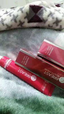 使用起来也很方便,洗澡后挤点在手上,然后按摩吸收,乳霜很细腻,吸收还是挺快的,5分钟左右就吸收了 使用起来也很方便,洗澡后挤点在手上,然后按摩吸收,乳霜很细腻,吸收还是挺快的,5分钟左右就吸收了