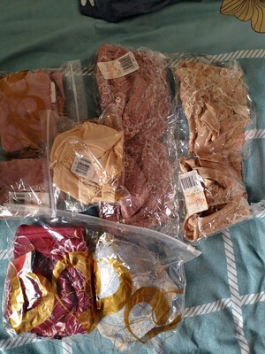 双十一做活动提前预订的,买了4件内衣,3件内裤,质量很好,买的多活动力度也很大,客服很好,给我推荐,有问必答,很耐心,后续穿的好也会回购的 双十一做活动提前预订的,买了4件内衣,3件内裤,质量很好,买的多活动力度也很大,客服很好,给我推荐,有问必答,很耐心,后续穿的好也会回购的