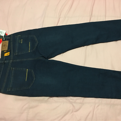 物流速度还可以 包裹外包装无破损 宝贝无瑕疵 试穿了一下 尺寸大小正好合适 对这次购买很满意 下次会继续关注光顾购买！