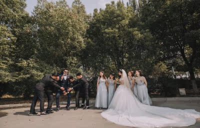 宝贝收到了，质量真的超级好而且穿了几天都不会松感觉，搭配衣服穿都很方便，宝贝真的非常好 穿着也很合适 专门跳了几下也不会往下掉 很喜欢，真是意外的惊喜，没想到这个价格，还能买到这么好的内衣，首先是质量很好，柔软舒服，滑滑的，在就是穿上不闷也不掉，还很透气，很性感，快递也是很快，服务态度也是很好的，设计的也很合理，以后可以穿露肩裙和露肩衣啦不用穿透明肩带，性感不俗套。有需要在买个白色的！以后会再来的，我很喜欢我也是老顾客！