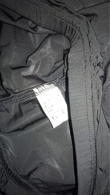 料子做工都不错，手感滑滑的，上身穿着舒适。