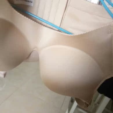 第一次购买这个品牌的内衣，收到果然没有失望，面料柔软，上身很舒服,颜色和图片也没有色差，做工很满意，基本没有线头，比想象中的要好，非常值得推荐。很满意的一次购物，最重要的是便宜，性价比很高，物有所值 ，会一-如既往的支持