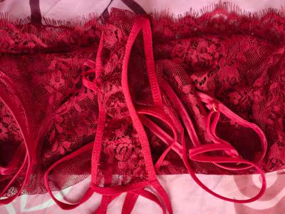 质量很好,款式新潮,颜色鲜艳,很满意 质量很好,款式新潮,颜色鲜艳,很满意