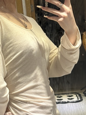 不是 谁家内衣是尖的啊 尴尬死了 刚出门又回家换 早八本来就烦啊啊啊啊啊服了啊 最后一张同样也是蕾丝款 😅