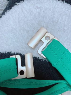 很好看，显白，个人认为比比基尼的那件更加性感有气质，第一张是原色，要相信穿起来比看到的更加美。164/56kg，有小肚子遮住了，M码合适。周末泡温泉！