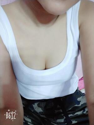 胸部本来就小，母乳喂养宝宝后更小了，平平的，感觉自己跟男人一样，之前买过丰胸仪，根本没效果，淘宝看到这家的口碑还行，就买了，不刺激，吸收也很好，效果很不错