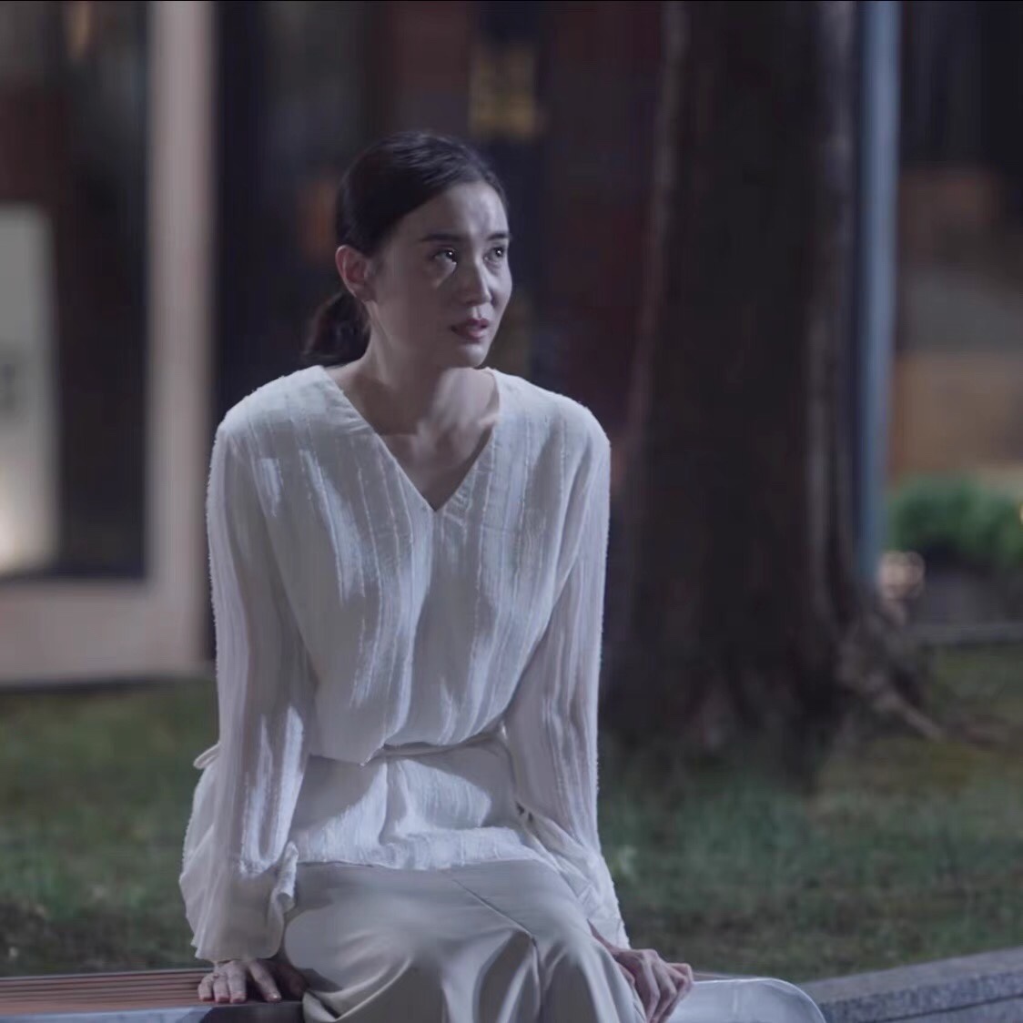 小舍得南俪宋佳同款衣服韩版v领白色收腰喇叭袖雪纺连