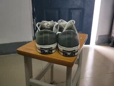 物流蛮快的，收到后第一时间拿回宿舍穿上，脚感不错，炒鸡喜欢这款鞋。正品无误，可以放心购买！