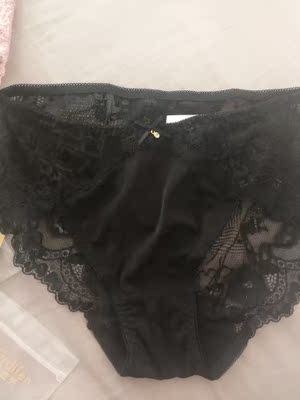 买来搭配文胸的，蕾丝挺漂亮的，就是没注意模特图是穿了双层内裤的效果，实物前边太透了 ，穿上有点尴尬啊😊，个人看法，感觉前边部位再加点蕾丝花纹或者做成双层纱稍微遮挡一下会好很多。