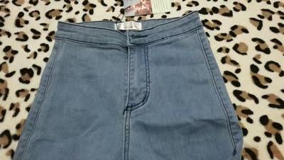 裤子超级舒服，买过他家一次衣服就种草了 一开始还觉得性价比不高  收到货才发现  真的是物超所值   面料舒服   弹性超级大  666