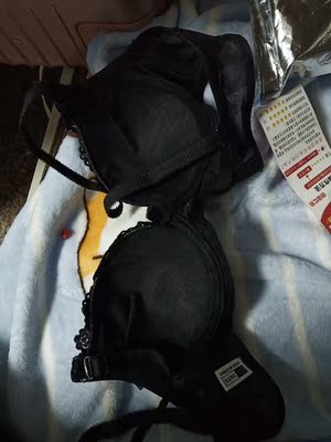 第三次在这家买了一如既往的好鸭，面料什么的都挺好的价格又便宜嘻嘻