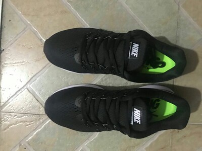 鞋子包装的非常严实，很仔细，收到的时候没有什么破损，打开也没有难闻的味道，鞋底特别柔软，做工非常的精细，穿上特别的合脚，号码大小刚刚好呢，一点也不挤脚，鞋子非常的轻盈，走路一点也不累脚，特别舒服呢，上脚效果很好，版型也是非常的好看，特别喜欢呢，质量效果棒棒的，是正品哦，物流发货速度也是特别快，下次还会继续购买