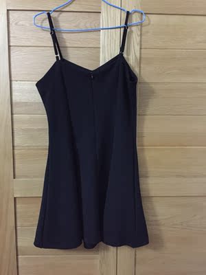 衣服材质可以，做工走线均匀，几乎无线头。东莞次日就送达到了。上身效果也满足。