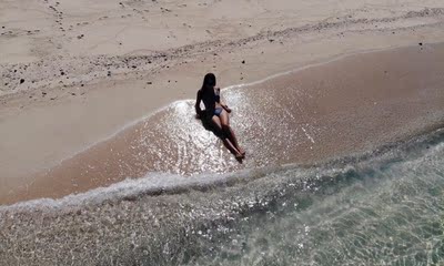 在Yukari这买到了自己最喜欢的一套泳衣 穿脱方便 颜色好到乱搭都好看 也是弹性的光面料 适合运动 这个颜色在白皮和麦肌的人上有可以穿出不一样的效果 白的时候穿很日系 有点小清新， 麦色肌肤上身这个颜色就越亮越野性 赞👍🏼