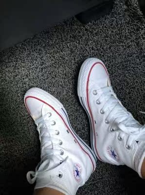 鞋子收到了,物流很快,客服服务态度很好,鞋子款式时尚,穿着很舒服,做工也精细,很满意 鞋子收到了,物流很快,客服服务态度很好,鞋子款式时尚,穿着很舒服,做工也精细,很满意